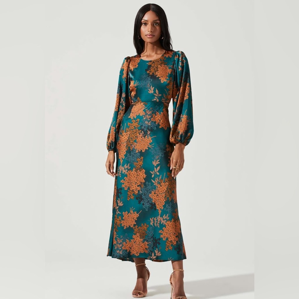 NWT ASTR Quinn Floral Cutout Maxi Dress